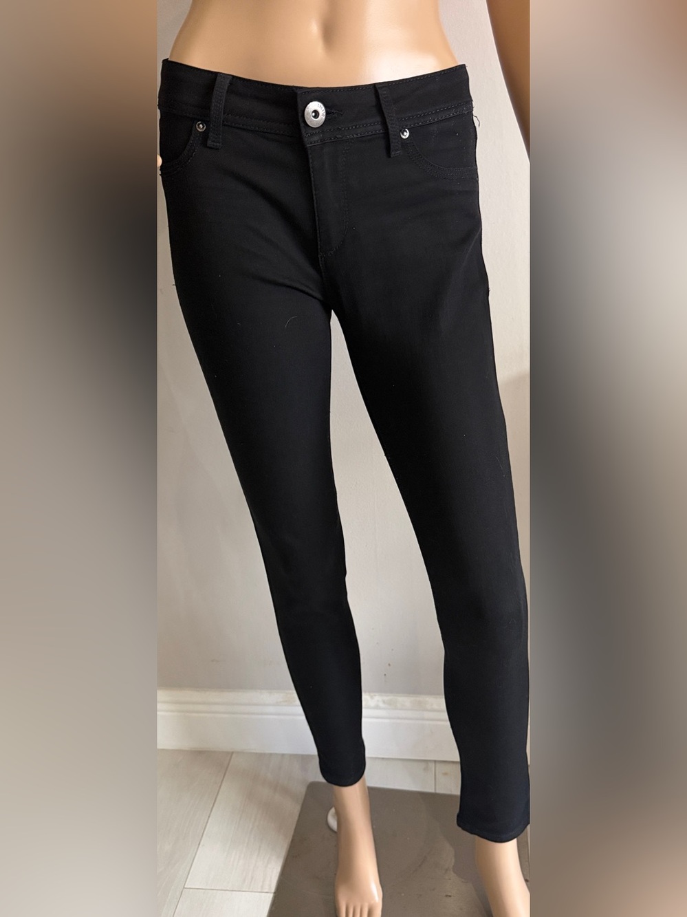 DL1961 Emma Stretch Jeans Legging Riker style. Size 26